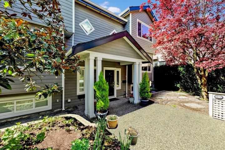 2 - 215 E Keith Road, Lower Lonsdale, North Vancouver 