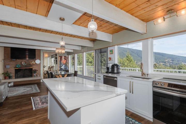 565 St. Giles Road, Glenmore, West Vancouver 