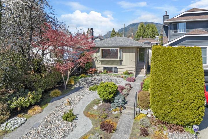 228 W 27th Street, Upper Lonsdale, North Vancouver 